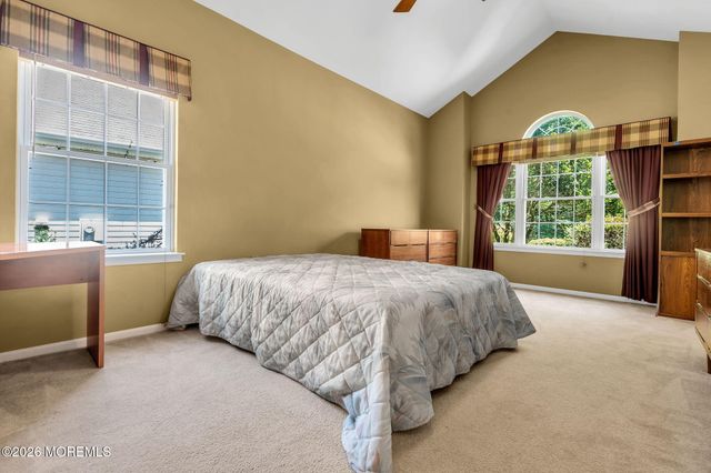 32 Shadow Creek Court, Jackson, NJ 08527