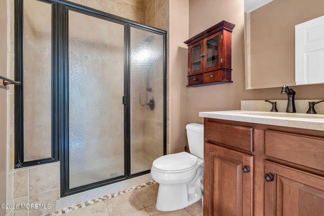 32 Shadow Creek Court, Jackson, NJ 08527