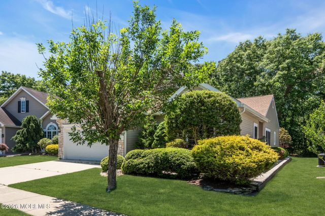 32 Shadow Creek Court, Jackson, NJ 08527