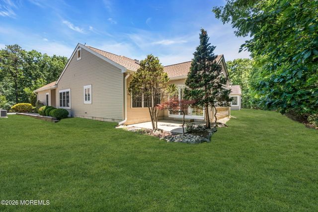 32 Shadow Creek Court, Jackson, NJ 08527
