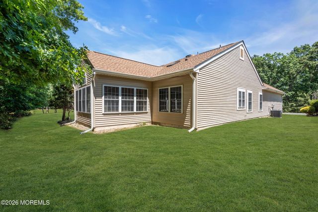32 Shadow Creek Court, Jackson, NJ 08527