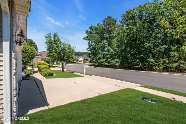 32 Shadow Creek Court, Jackson, NJ 08527