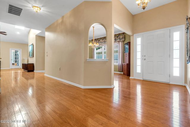 32 Shadow Creek Court, Jackson, NJ 08527
