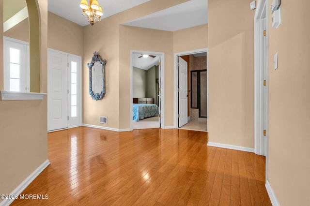 32 Shadow Creek Court, Jackson, NJ 08527