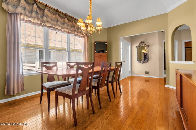 32 Shadow Creek Court, Jackson, NJ 08527