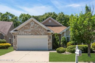32 Shadow Creek Court, Jackson, NJ 08527
