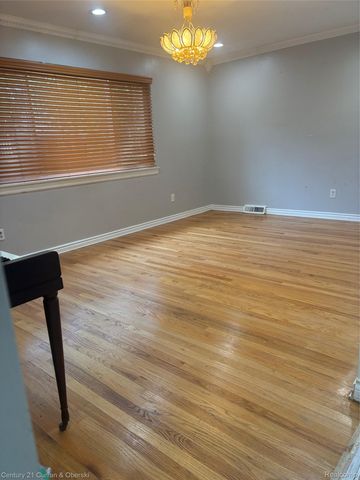 6004 Fenton Street, Dearborn Heights, MI 48127