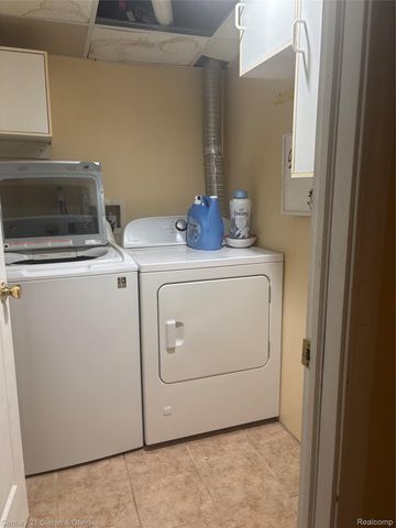 6004 Fenton Street, Dearborn Heights, MI 48127