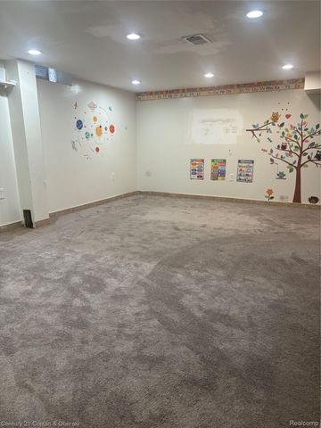 6004 Fenton Street, Dearborn Heights, MI 48127
