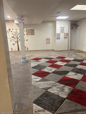 6004 Fenton Street, Dearborn Heights, MI 48127
