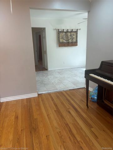 6004 Fenton Street, Dearborn Heights, MI 48127