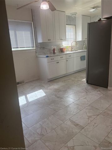 6004 Fenton Street, Dearborn Heights, MI 48127