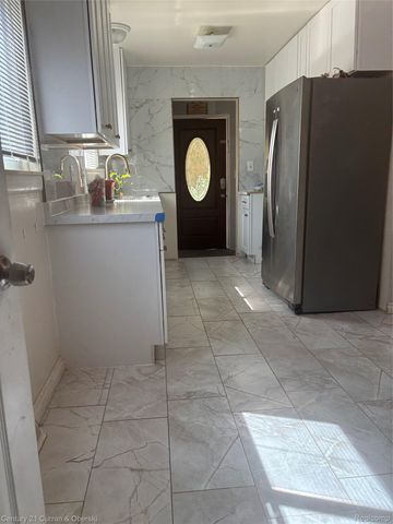 6004 Fenton Street, Dearborn Heights, MI 48127