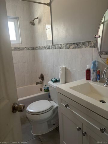 6004 Fenton Street, Dearborn Heights, MI 48127