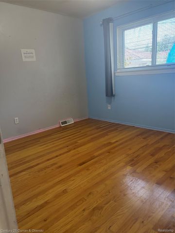 6004 Fenton Street, Dearborn Heights, MI 48127