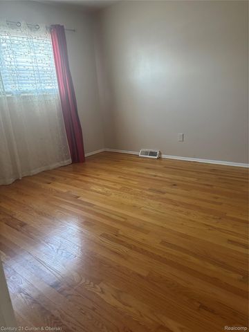 6004 Fenton Street, Dearborn Heights, MI 48127