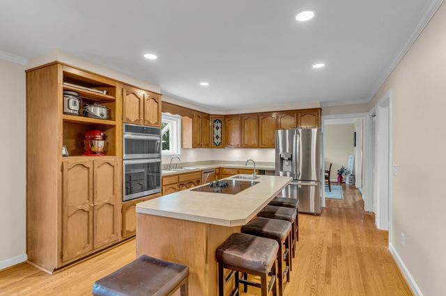 1208 Newmans Trl, Hendersonville, TN 37075