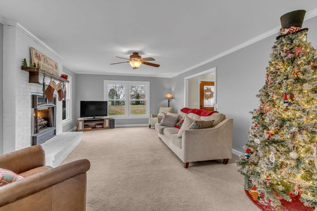 1208 Newmans Trl, Hendersonville, TN 37075