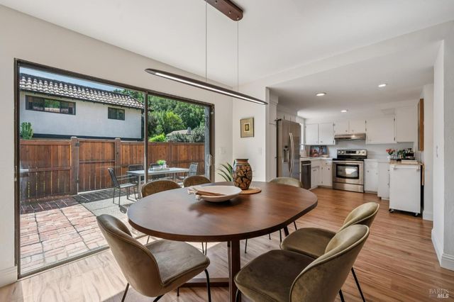 11 Pueblo Dr, San Rafael, CA 94903