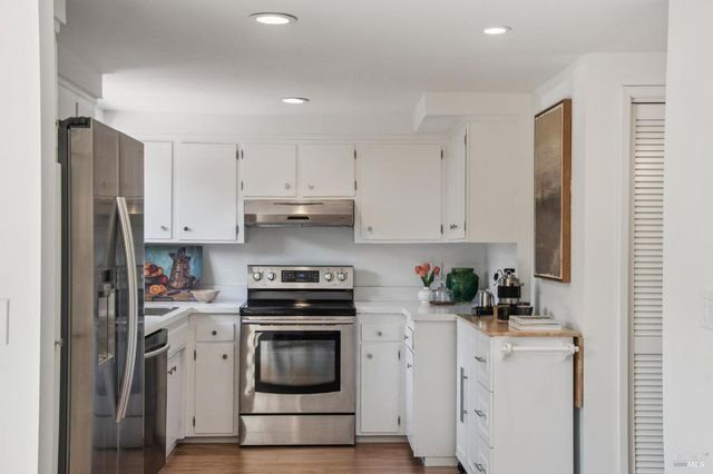 11 Pueblo Dr, San Rafael, CA 94903