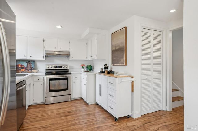 11 Pueblo Dr, San Rafael, CA 94903