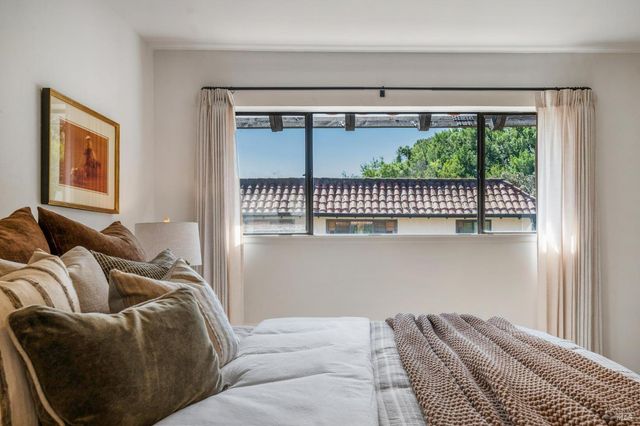 11 Pueblo Dr, San Rafael, CA 94903