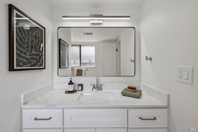 11 Pueblo Dr, San Rafael, CA 94903