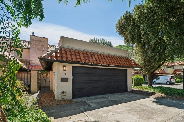 11 Pueblo Dr, San Rafael, CA 94903