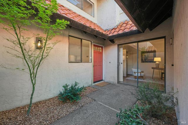 11 Pueblo Dr, San Rafael, CA 94903