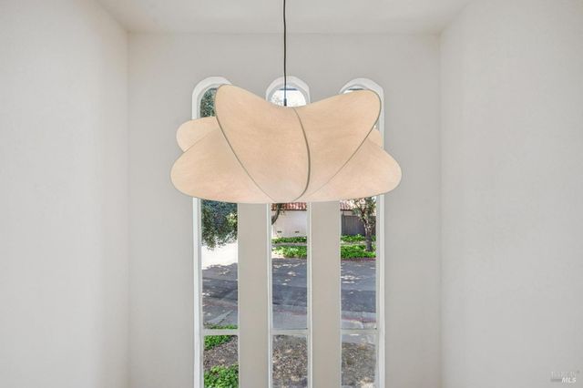 11 Pueblo Dr, San Rafael, CA 94903