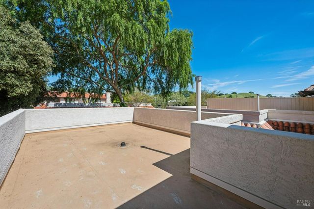 11 Pueblo Dr, San Rafael, CA 94903