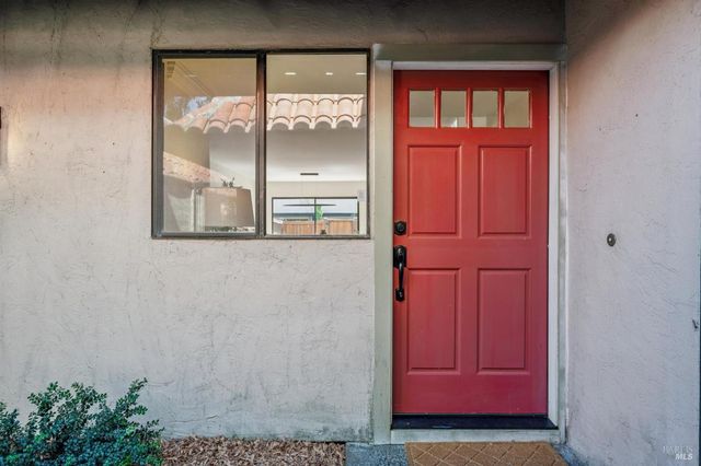 11 Pueblo Dr, San Rafael, CA 94903