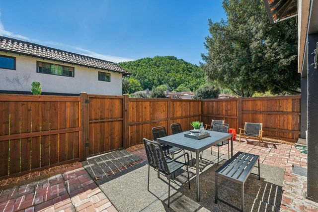 11 Pueblo Dr, San Rafael, CA 94903