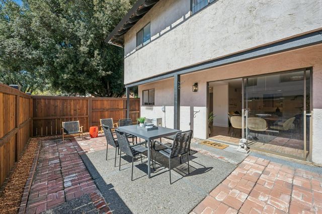 11 Pueblo Dr, San Rafael, CA 94903