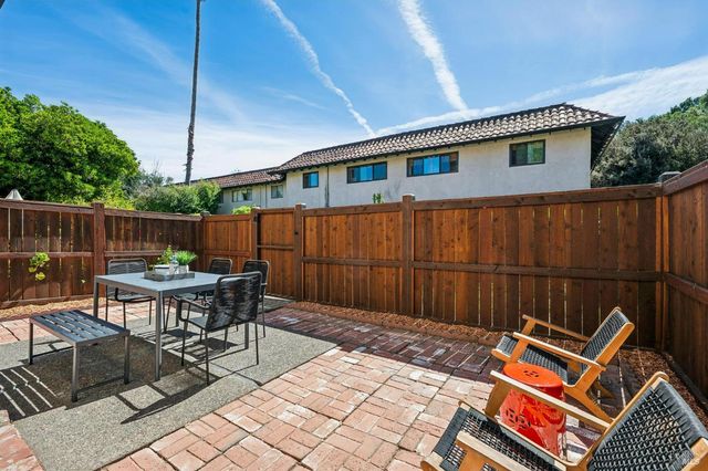 11 Pueblo Dr, San Rafael, CA 94903