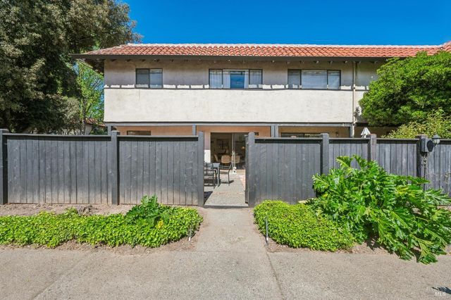 11 Pueblo Dr, San Rafael, CA 94903