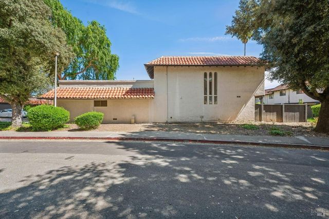 11 Pueblo Dr, San Rafael, CA 94903