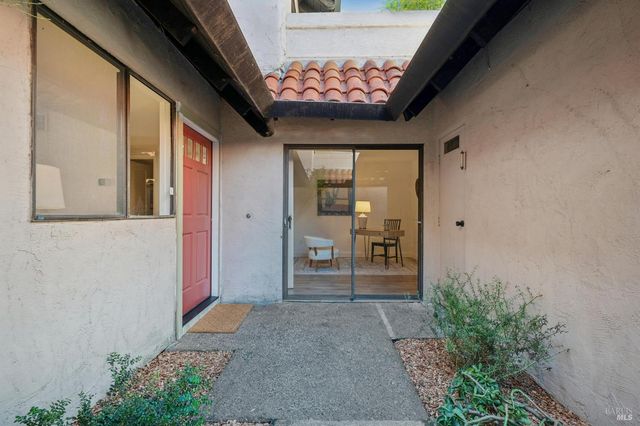 11 Pueblo Dr, San Rafael, CA 94903