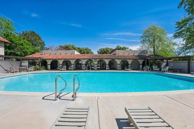 11 Pueblo Dr, San Rafael, CA 94903