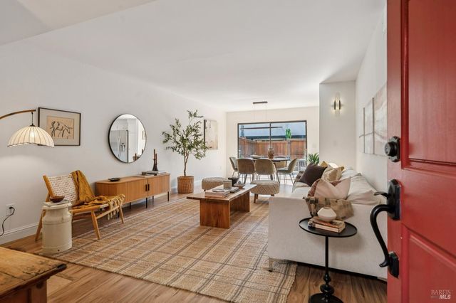 11 Pueblo Dr, San Rafael, CA 94903