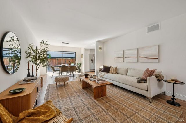 11 Pueblo Dr, San Rafael, CA 94903