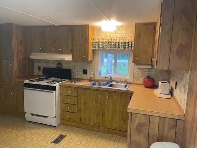 15306 County Road W, Crivitz, WI 54114