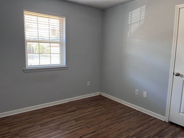 122 N Sawmill Road, Searcy, AR 72143