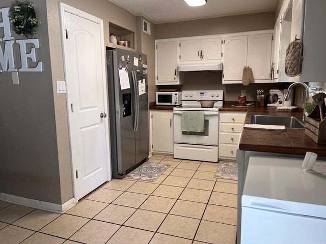 122 N Sawmill Road, Searcy, AR 72143