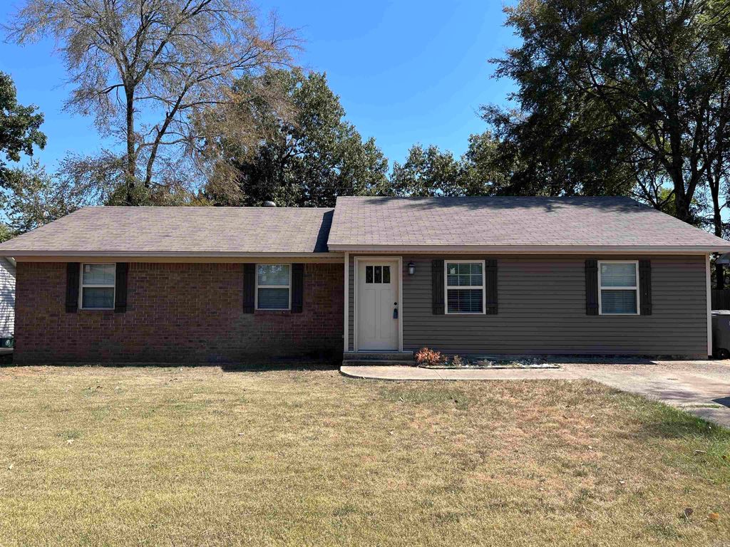 122 N Sawmill Road, Searcy, AR 72143