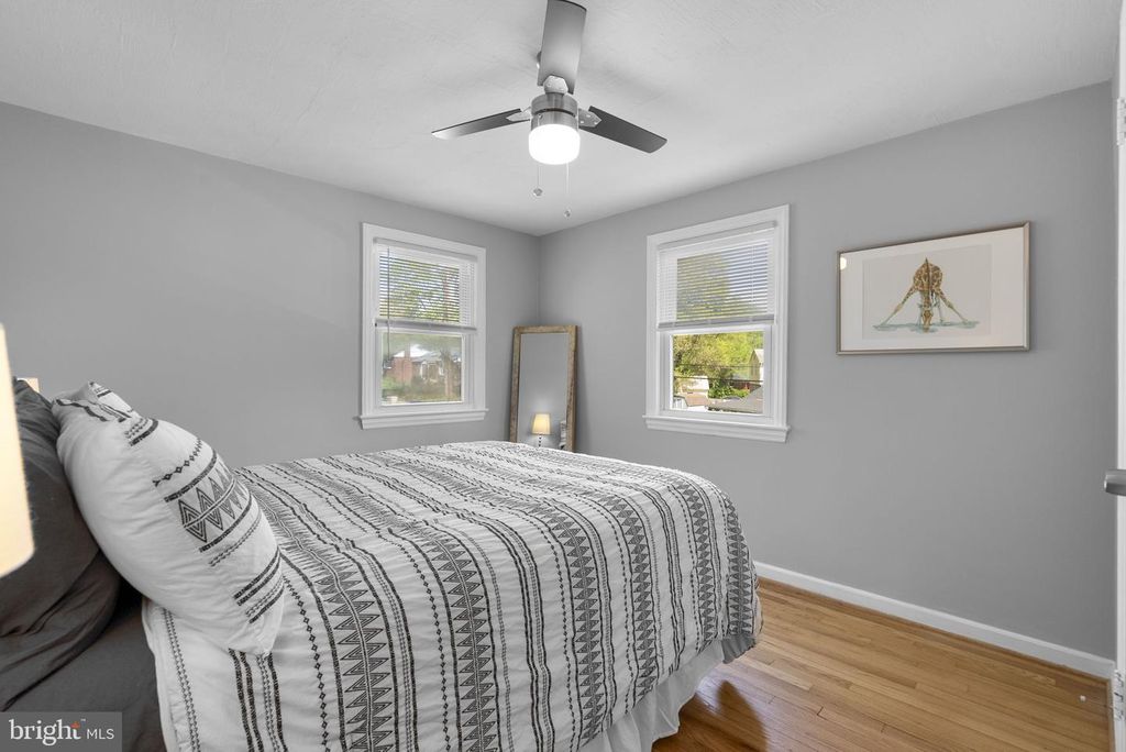 Image 11 of property listing at 5035 LAGUNA RD, College Park, MD 20740