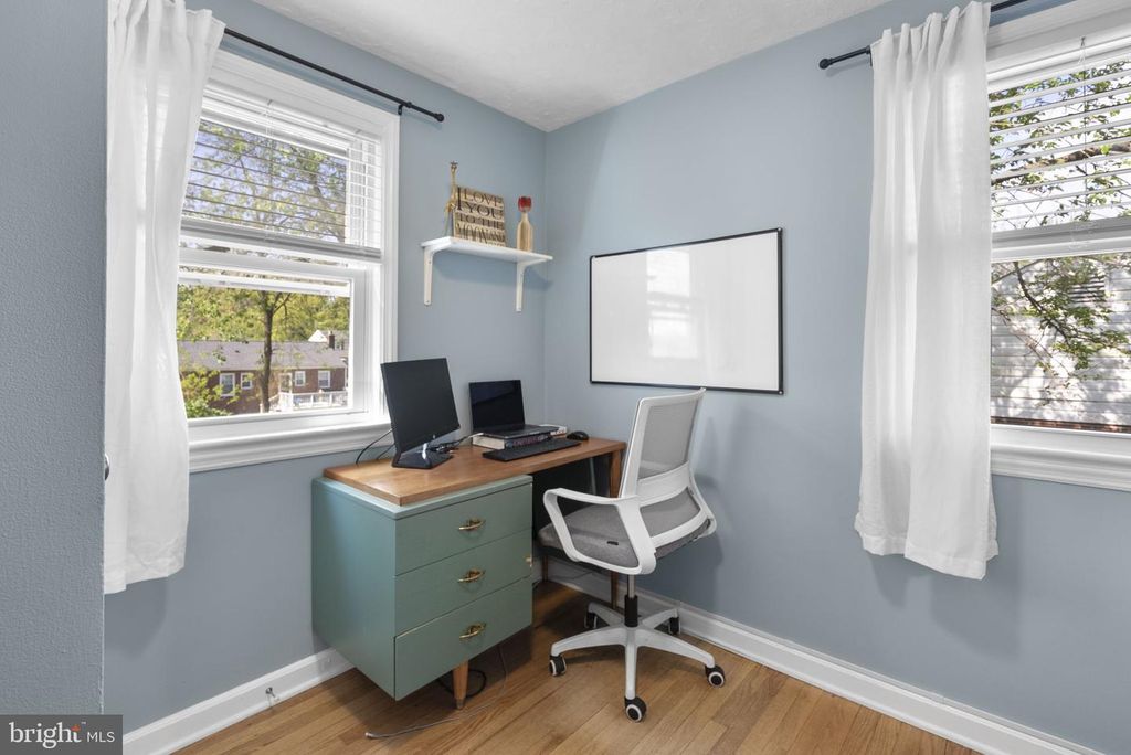 Image 12 of property listing at 5035 LAGUNA RD, College Park, MD 20740