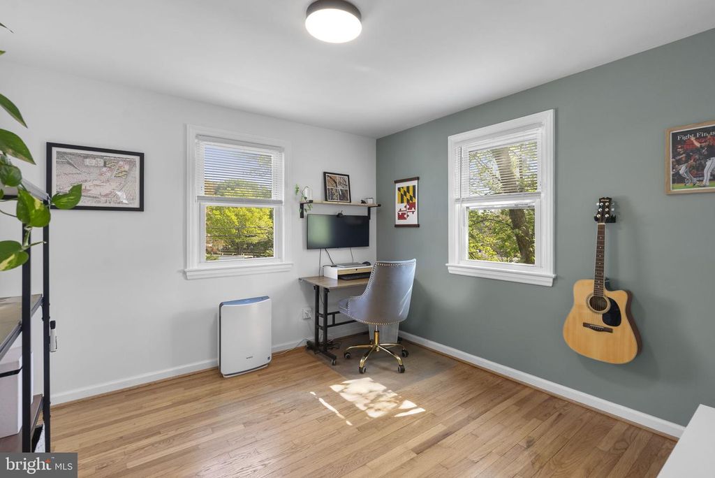 Image 13 of property listing at 5035 LAGUNA RD, College Park, MD 20740