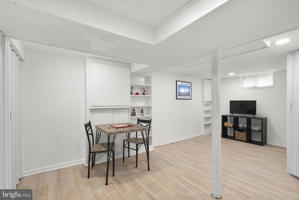 Image 15 of property listing at 5035 LAGUNA RD, College Park, MD 20740