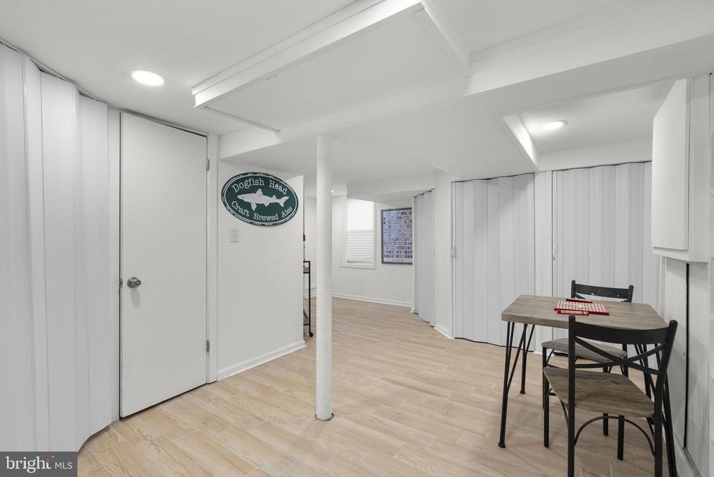 Image 16 of property listing at 5035 LAGUNA RD, College Park, MD 20740